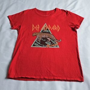 Red Graphic Short Sleeve Def Leppard "Animal" Tee. Fair Condition
